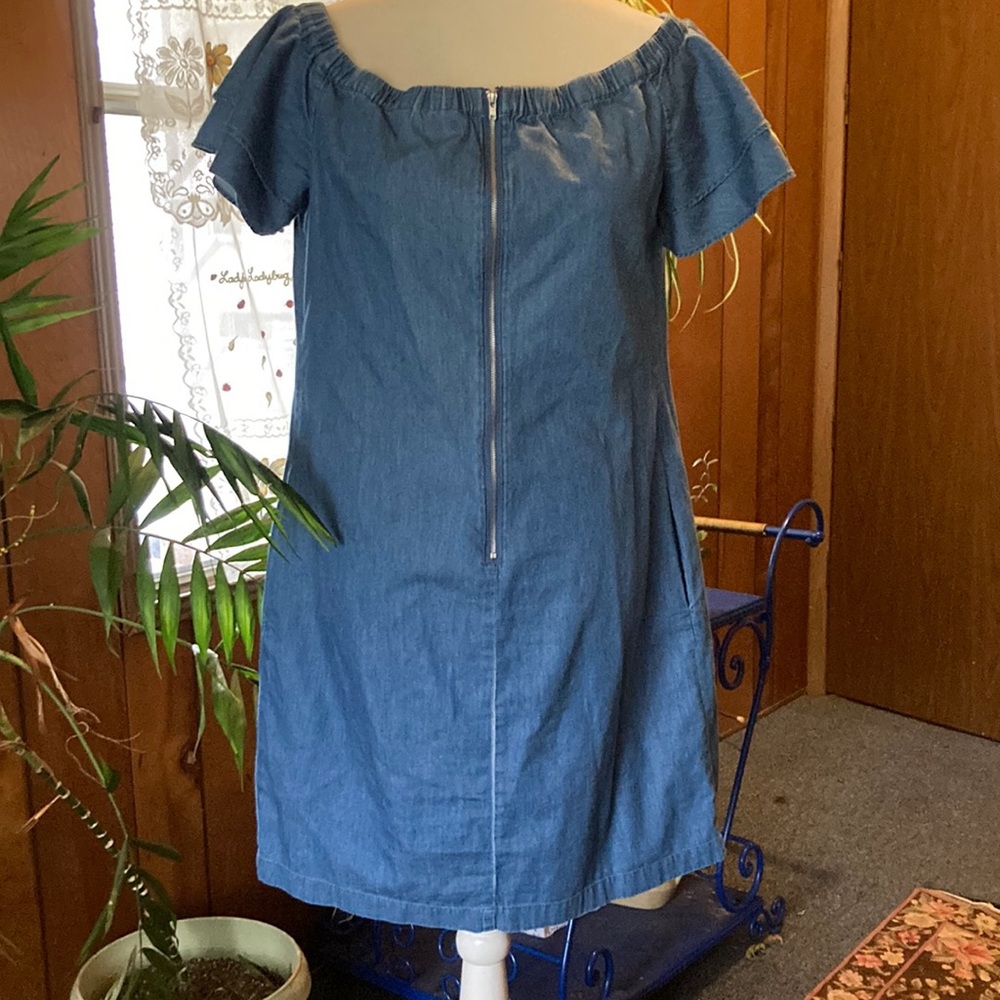 Chambray blue lightweight dress with zip up front.